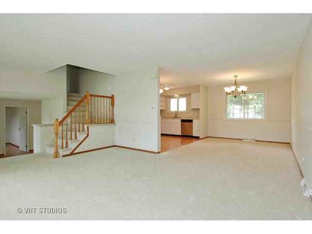 3575 Winston Dr, Hoffman Estates, IL 60192 photo 4