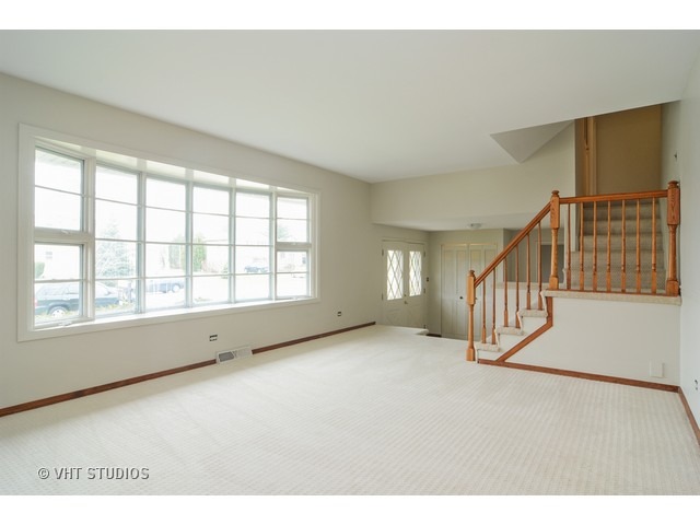 3575 Winston Dr, Hoffman Estates, IL 60192 photo 3