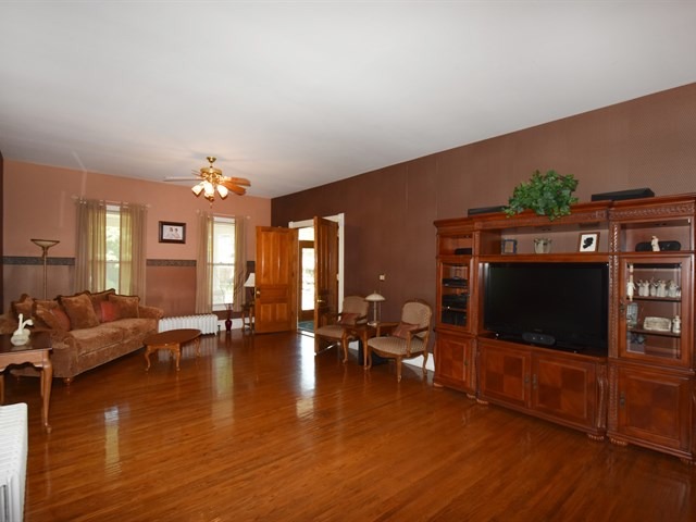 519 E 10th St, Lockport, IL 60441 photo 5