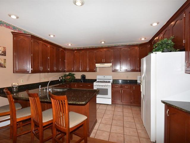 519 E 10th St, Lockport, IL 60441 photo 8