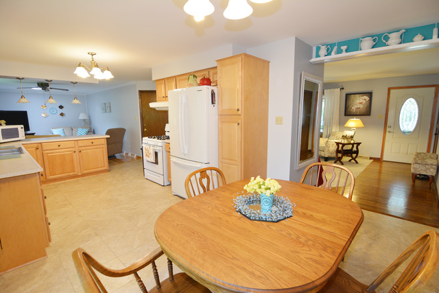 173 Westgate Dr, Elgin, IL 60123 photo 9