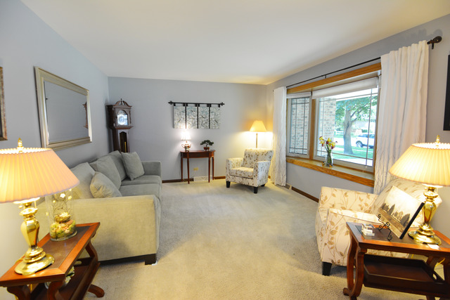 173 Westgate Dr, Elgin, IL 60123 photo 4