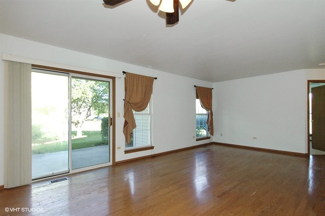 1243 Hathaway Cir, Elgin, IL 60120 photo 2