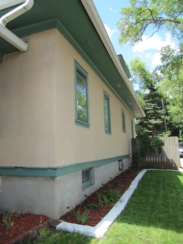 636 Villa St, Elgin, IL 60120 photo 3