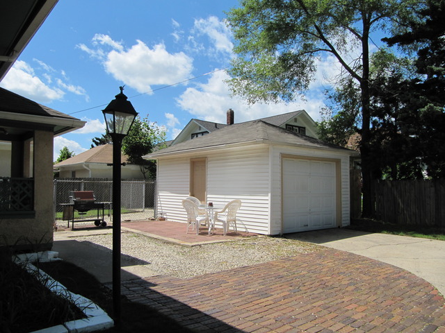 636 Villa St, Elgin, IL 60120 photo 4