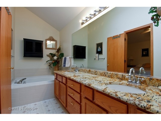 3077 Barnstable Ct, Aurora, IL 60504 photo 13
