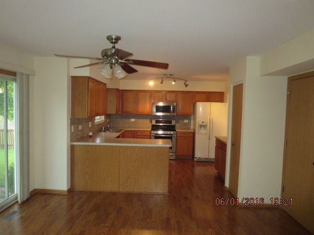 2776 Yellowstone Dr, Aurora, IL 60503 photo 2
