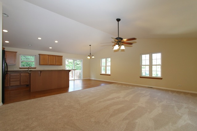 808 Annabelle St, Mchenry, IL 60051 photo 5