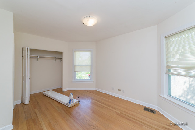 2463 E 74th Pl, Chicago, IL 60649 photo 8