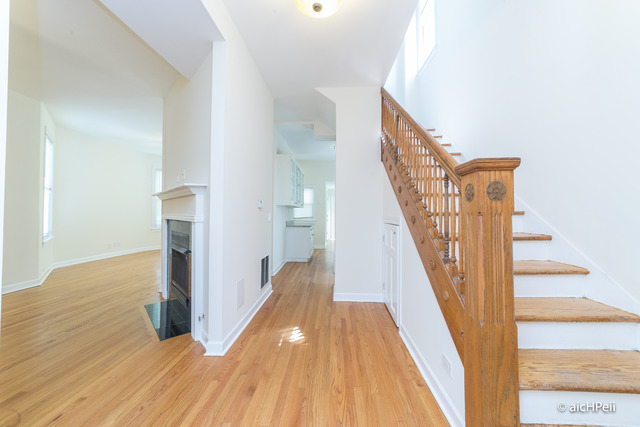 2463 E 74th Pl, Chicago, IL 60649 photo 2