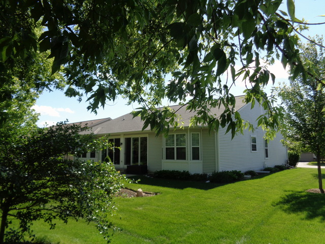 719 Tahoe Trl, Elgin, IL 60124 photo 2