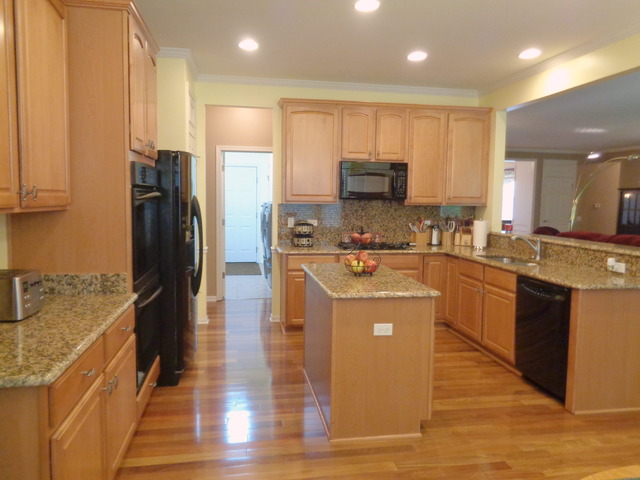 719 Tahoe Trl, Elgin, IL 60124 photo 11