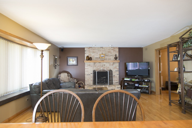 200 Wilcox Dr, Bartlett, IL 60103 photo 3