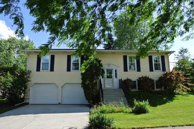 4598 Mumford Dr, Hoffman Estates, IL 60192 photo 1