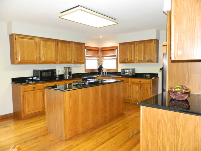790 Harmon Blvd, Hoffman Estates, IL 60169 photo 8