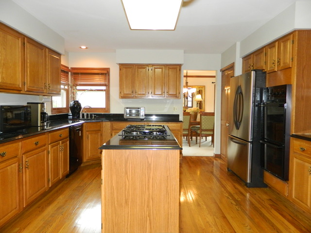 790 Harmon Blvd, Hoffman Estates, IL 60169 photo 7