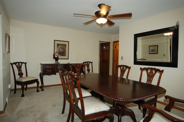 125 S Jane Dr, Elgin, IL 60123 photo 3