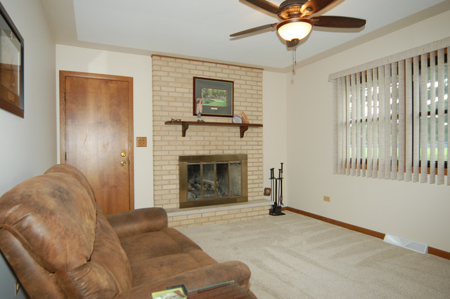 125 S Jane Dr, Elgin, IL 60123 photo 4