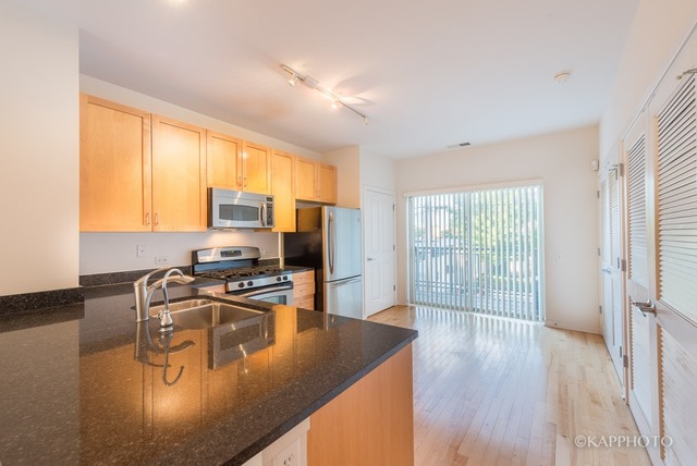 1215 W Grenshaw St, Chicago, IL 60607 photo 7