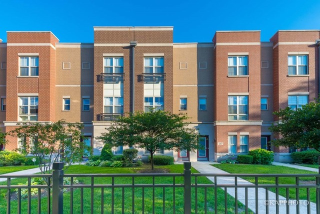 1215 W Grenshaw St, Chicago, IL 60607 photo 1