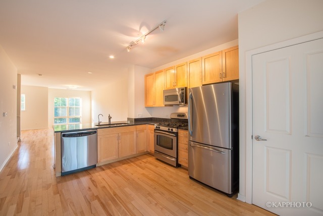 1215 W Grenshaw St, Chicago, IL 60607 photo 6