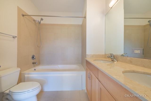 1215 W Grenshaw St, Chicago, IL 60607 photo 14