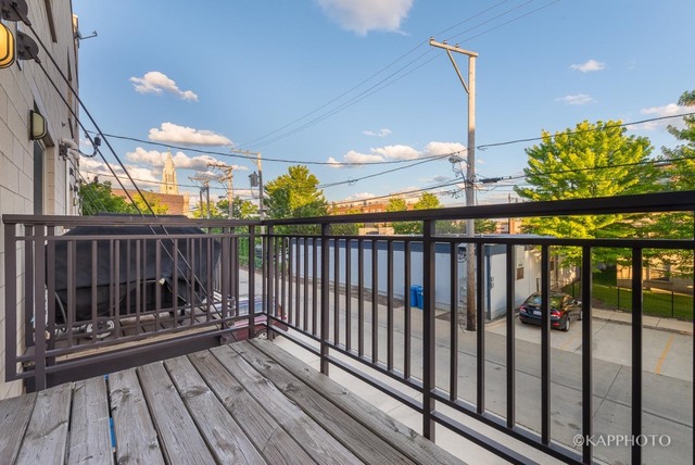 1215 W Grenshaw St, Chicago, IL 60607 photo 11