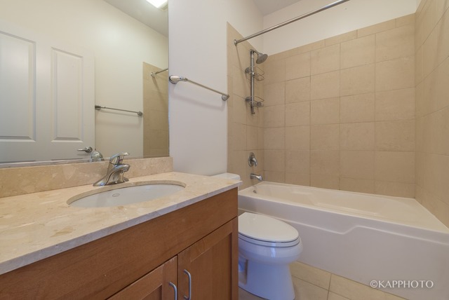 1215 W Grenshaw St, Chicago, IL 60607 photo 16