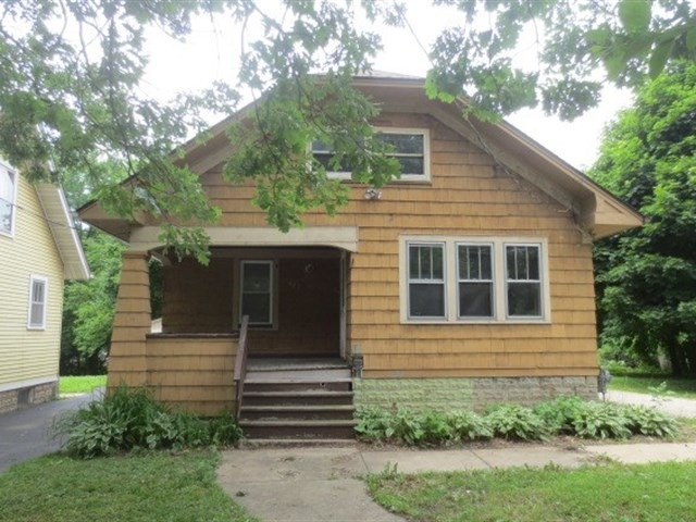 927 Douglas Ave, Aurora, IL 60505 photo 1