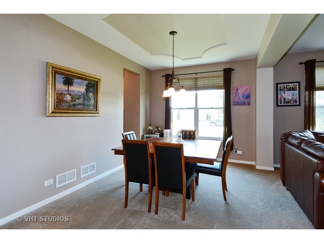 401 Hackney Ln, Oswego, IL 60543 photo 9