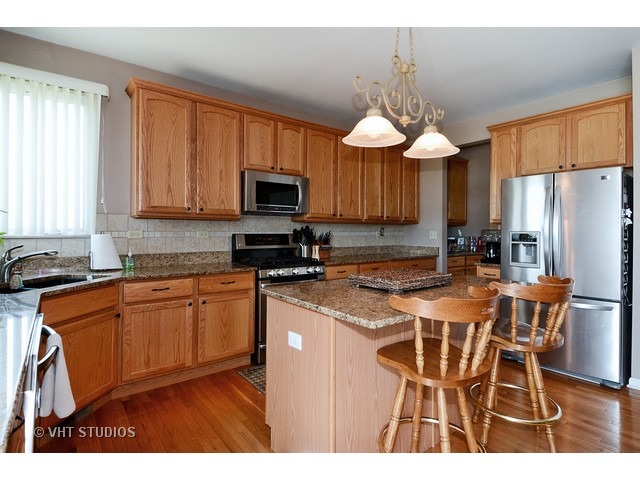 401 Hackney Ln, Oswego, IL 60543 photo 7
