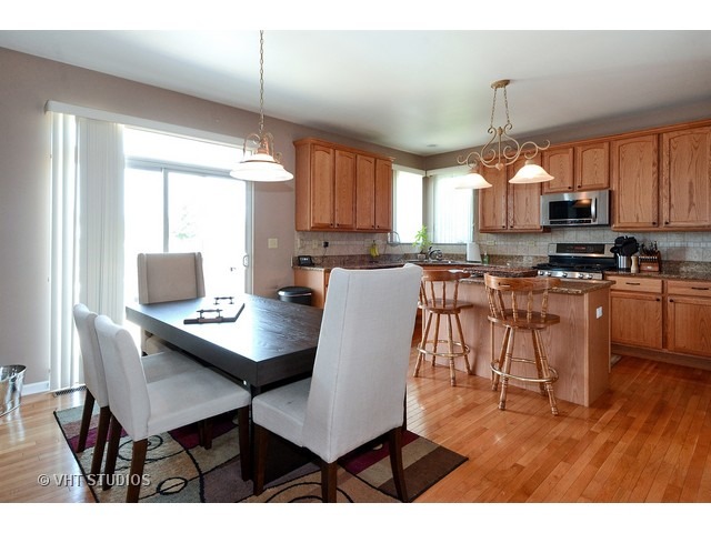 401 Hackney Ln, Oswego, IL 60543 photo 8