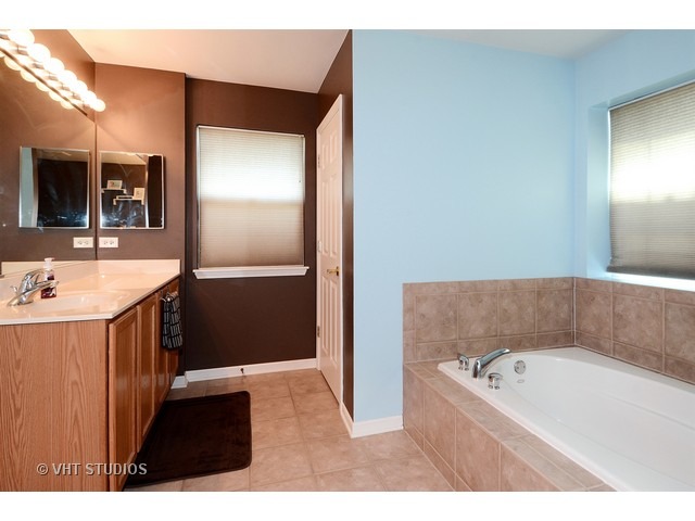 401 Hackney Ln, Oswego, IL 60543 photo 17