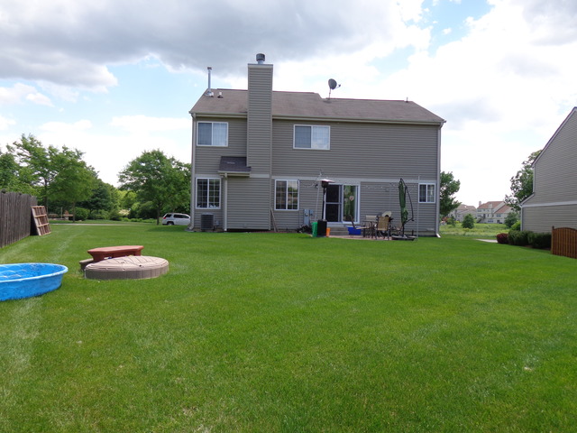 1346 Collins Dr, Cary, IL 60013 photo 2