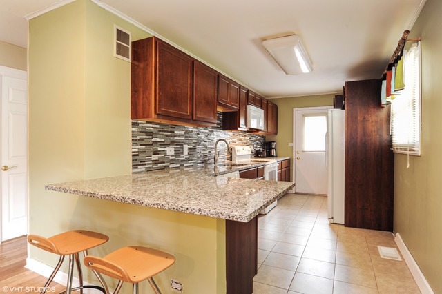 527 E Merle Ln E, Wheeling, IL 60090 photo 4