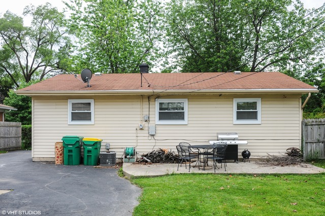 527 E Merle Ln E, Wheeling, IL 60090 photo 13