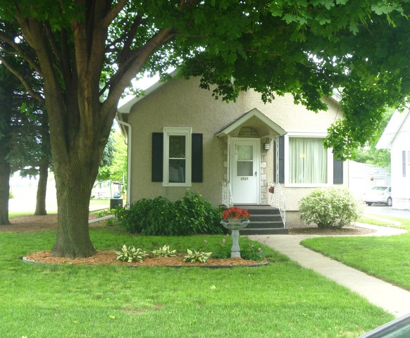 2527 7th St, Peru, IL 61354 photo 1
