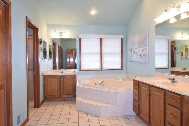 2301 Periwinkle Ln, Algonquin, IL 60102 photo 15