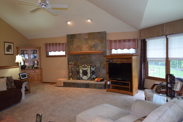2301 Periwinkle Ln, Algonquin, IL 60102 photo 4