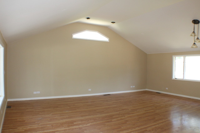 680 Illinois Blvd, Hoffman Estates, IL 60169 photo 5