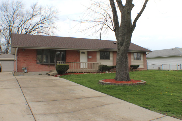 680 Illinois Blvd, Hoffman Estates, IL 60169 photo 2