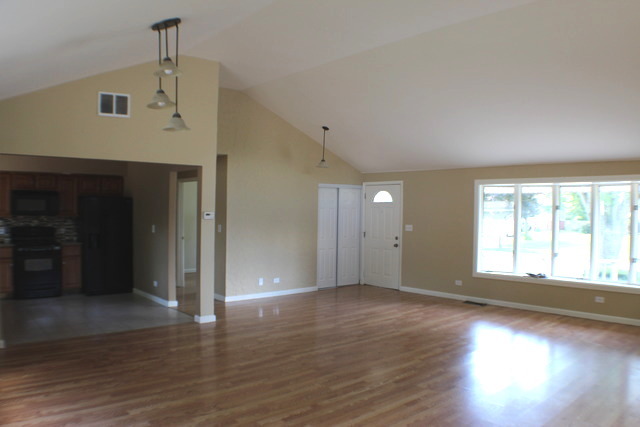 680 Illinois Blvd, Hoffman Estates, IL 60169 photo 6
