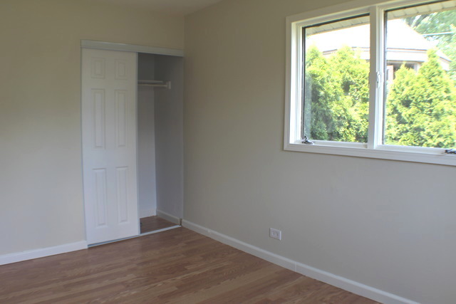 680 Illinois Blvd, Hoffman Estates, IL 60169 photo 8