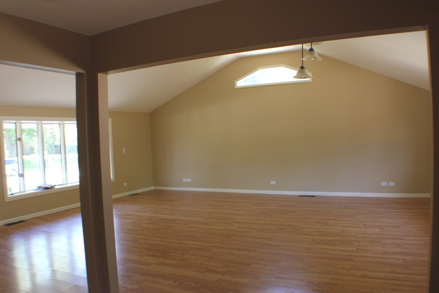 680 Illinois Blvd, Hoffman Estates, IL 60169 photo 7