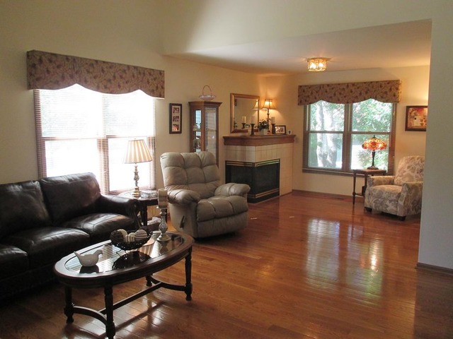 2345 Bluejay Trl, Elgin, IL 60123 photo 2