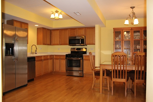 8030 Riverwalk Dr #3E, Lyons, IL 60534 photo 2