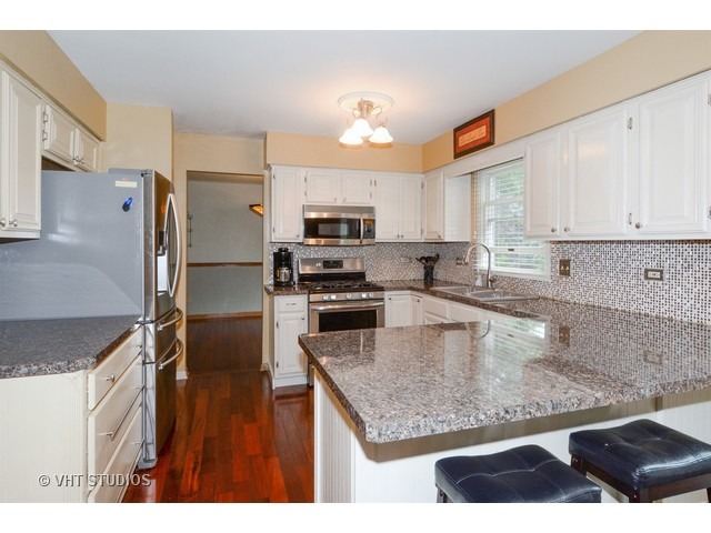24048 Heather Ct, Plainfield, IL 60585 photo 3