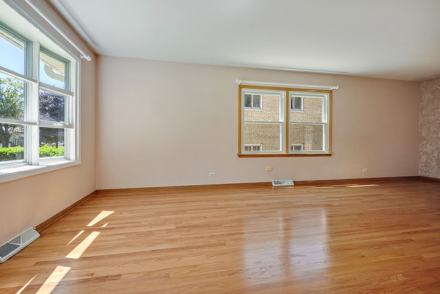 1434 Phoenix Dr, Des Plaines, IL 60018 photo 3