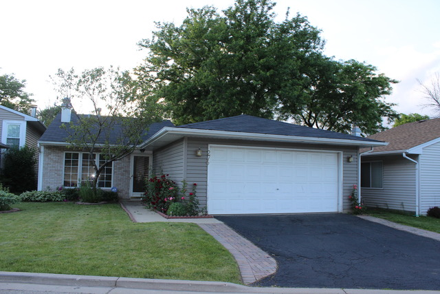 276 Waverly Dr, Elgin, IL 60120 photo 1