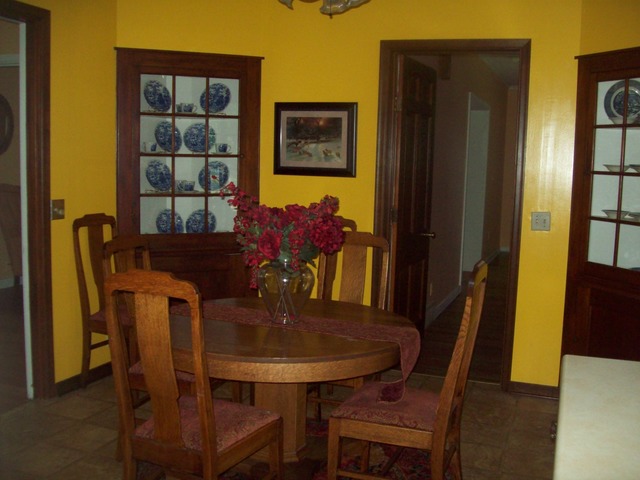 208 E Walnut St, Walnut, IL 61376 photo 4
